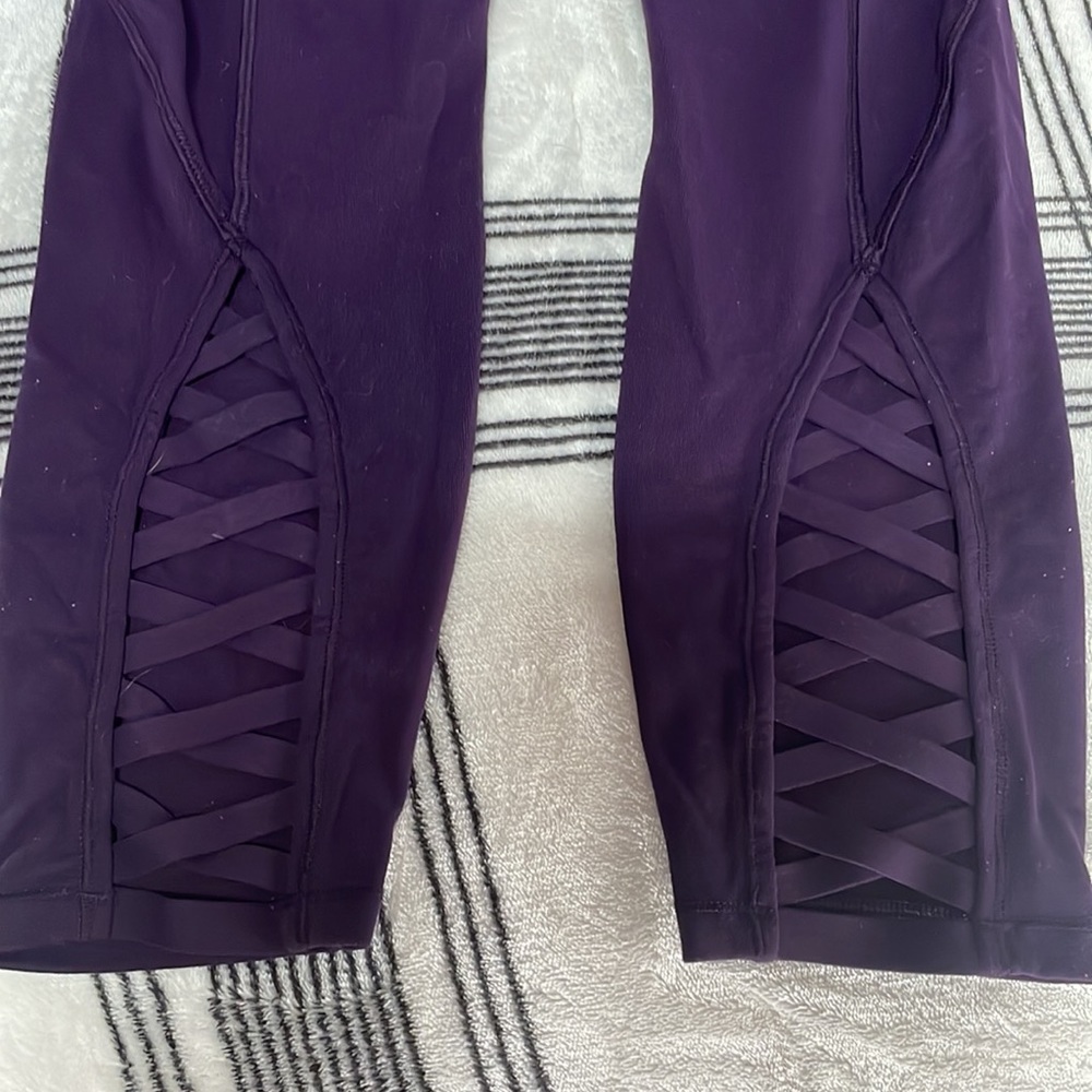 NEW Lululemon Pure Practice Lattice-hemmed leggings in Plum size 8 HTF